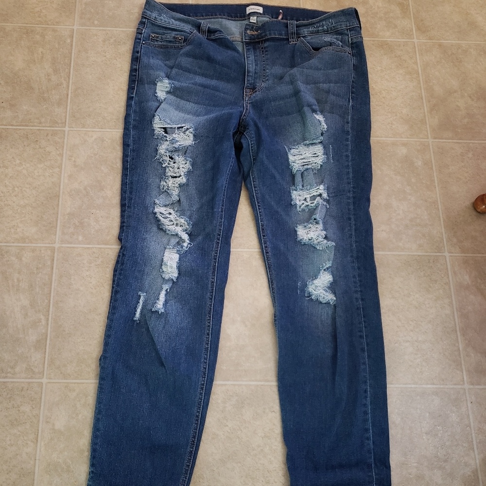 Local Boutique plus size distressed jeans